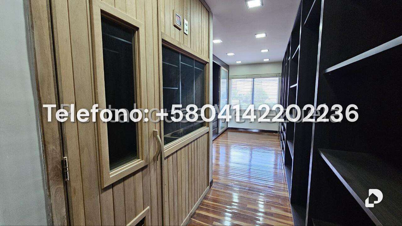 Casa en Cumbres de Curumo, Caracas – 64