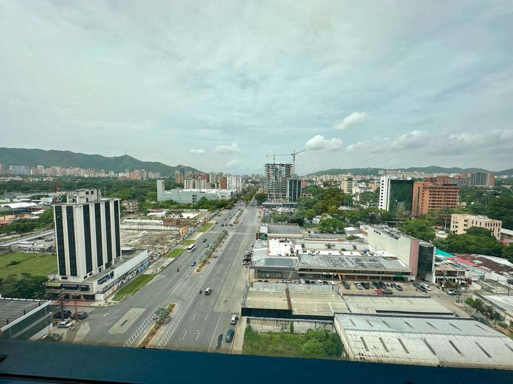 Oficina en Av. Bolívar Norte, Valencia - 1