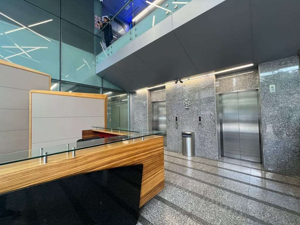 Oficina en Las Mercedes, Caracas - 1