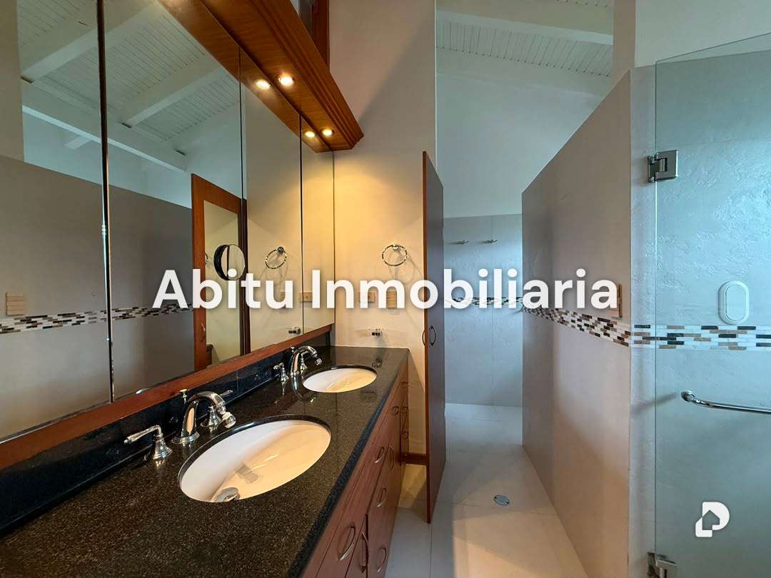 Casa en Cerro Verde, Caracas – 44
