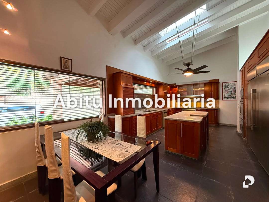 Casa en Cerro Verde, Caracas – 24