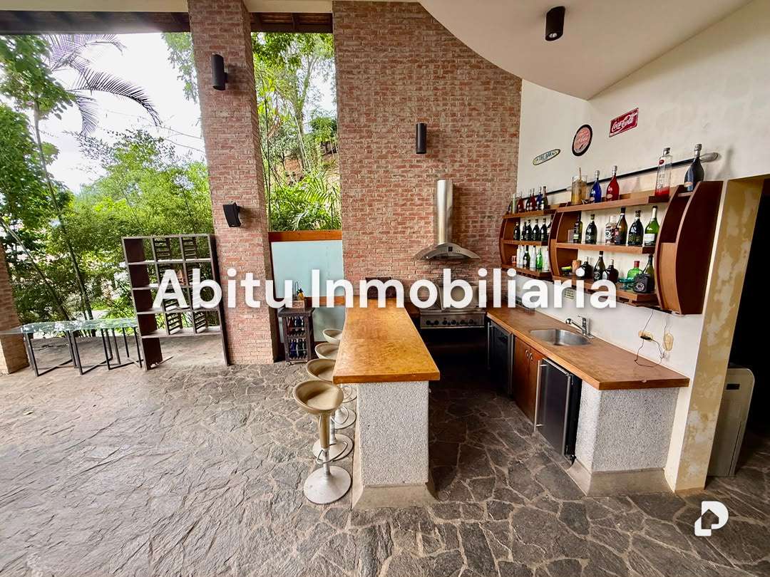 Casa en Cerro Verde, Caracas – 19