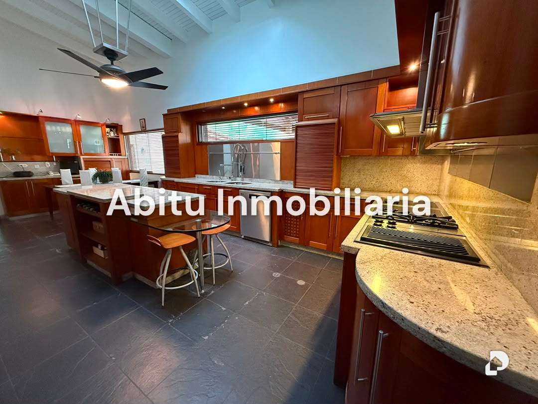 Casa en Cerro Verde, Caracas – 23
