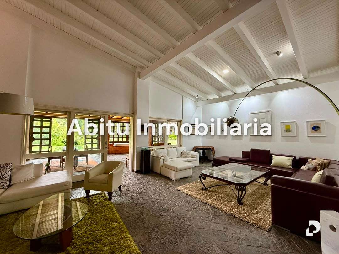 Casa en Cerro Verde, Caracas – 28
