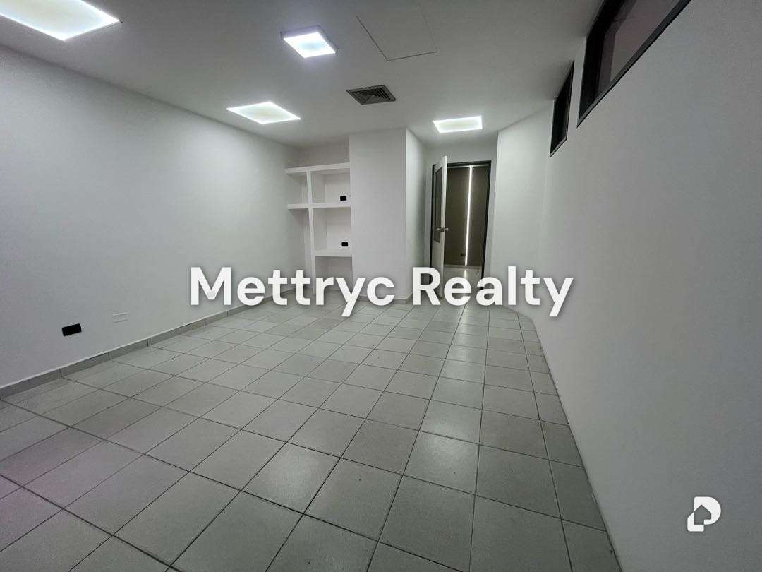 Office in Av. Bolívar Norte, Valencia – 9