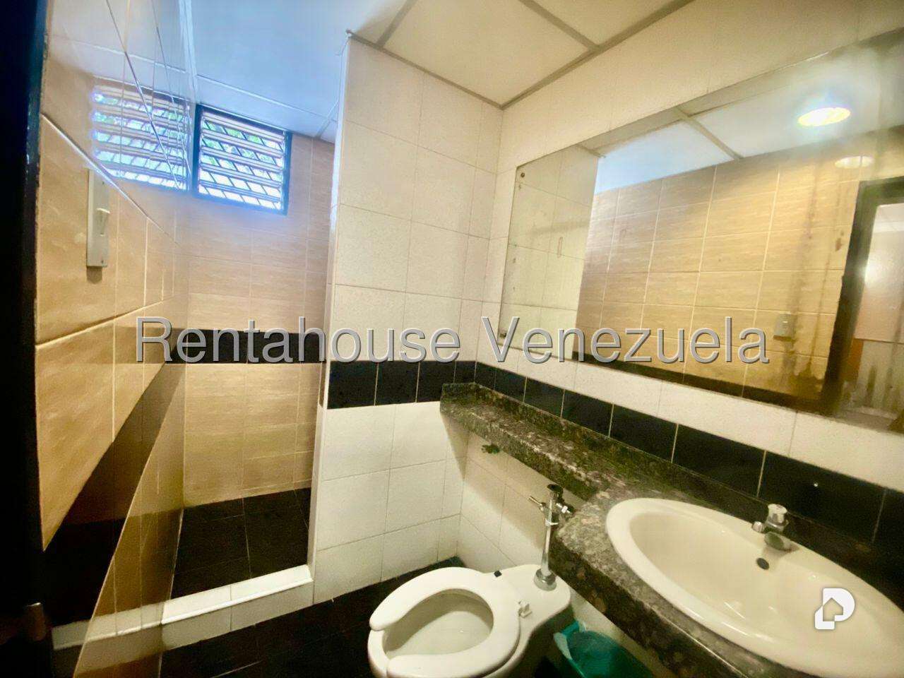 Edificio en La Florida, Caracas – 20