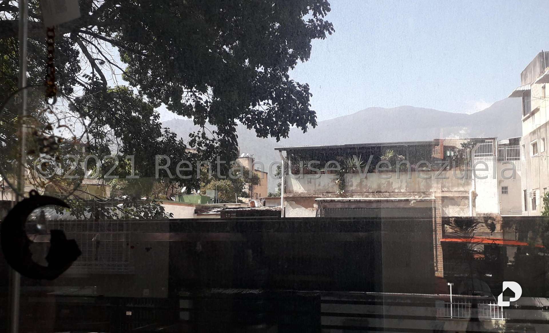 Local comercial en Los Chaguaramos, Caracas – 11