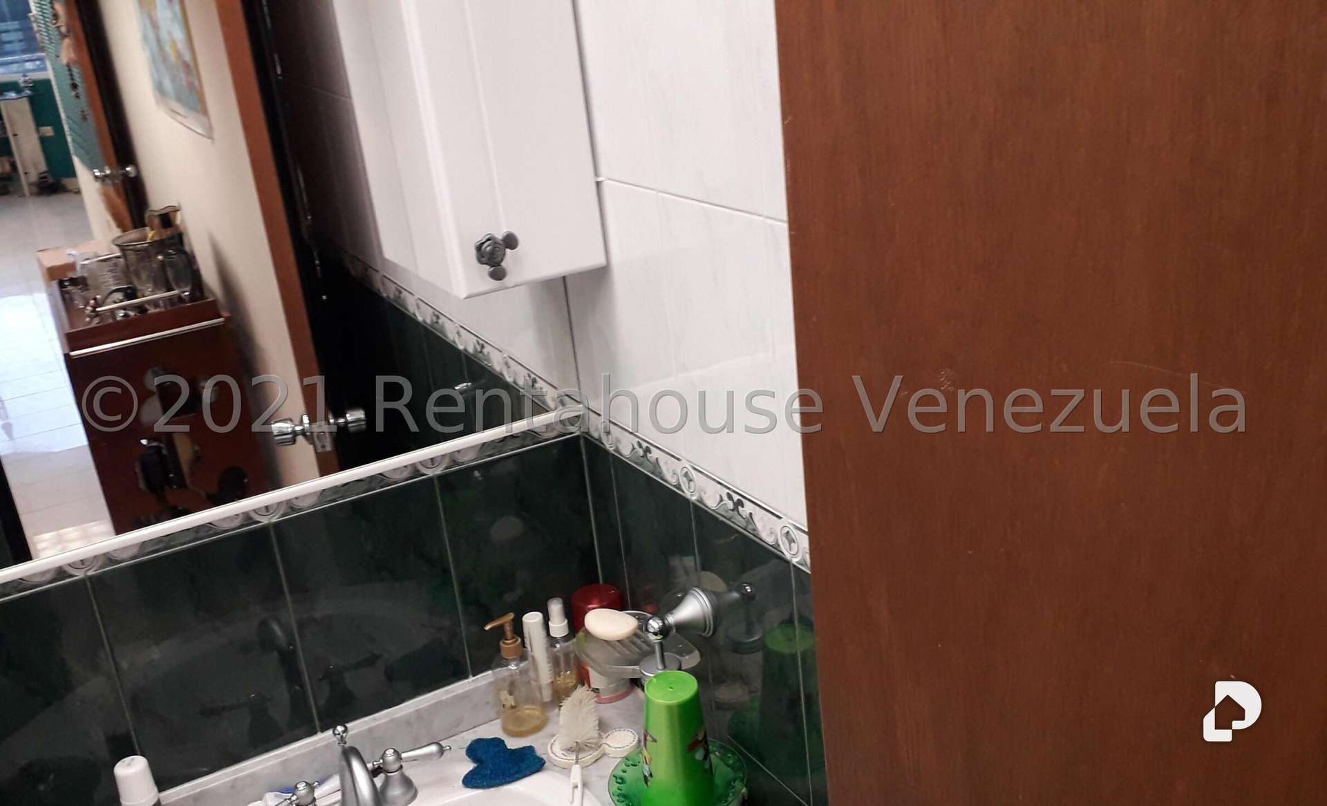 Local comercial en Los Chaguaramos, Caracas – 16
