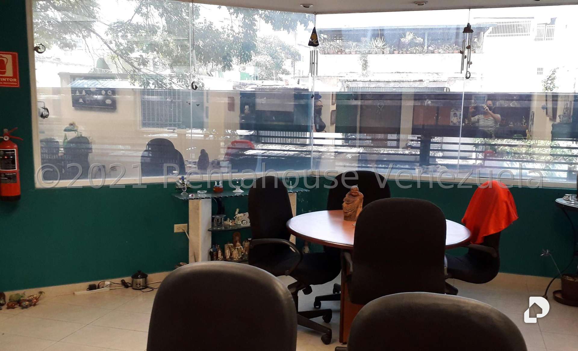Local comercial en Los Chaguaramos, Caracas – 10