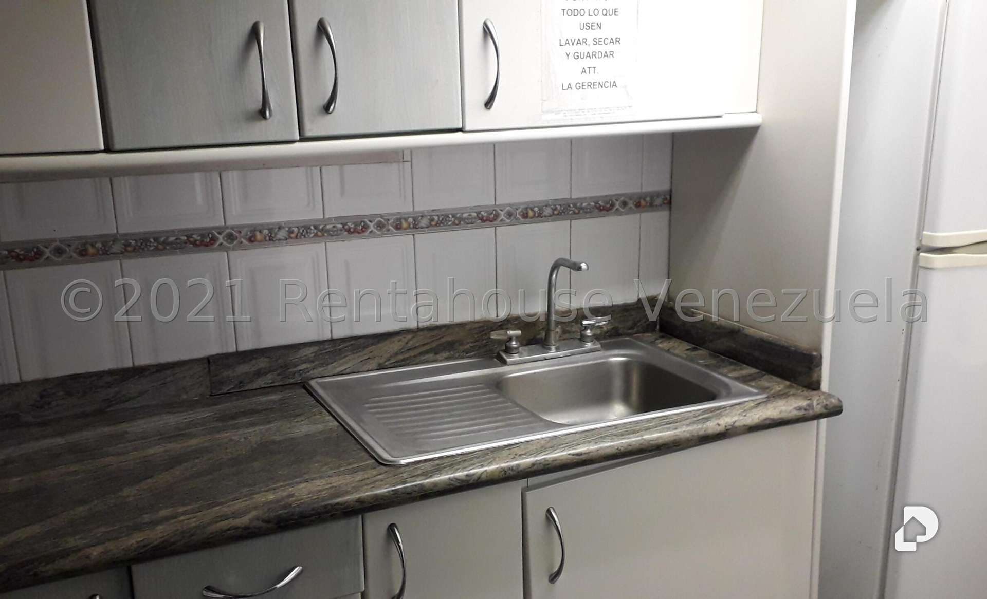 Local comercial en Los Chaguaramos, Caracas – 24