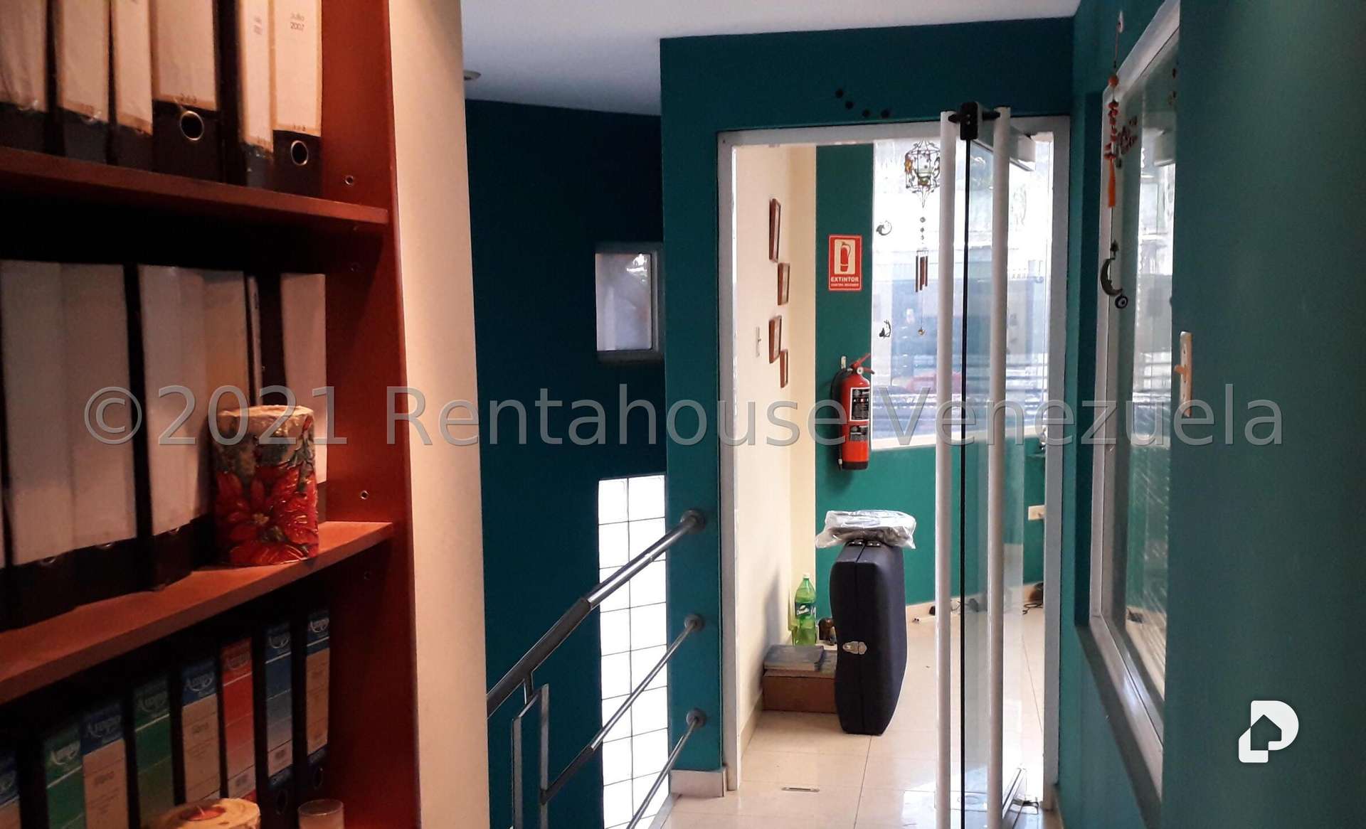 Local comercial en Los Chaguaramos, Caracas – 17