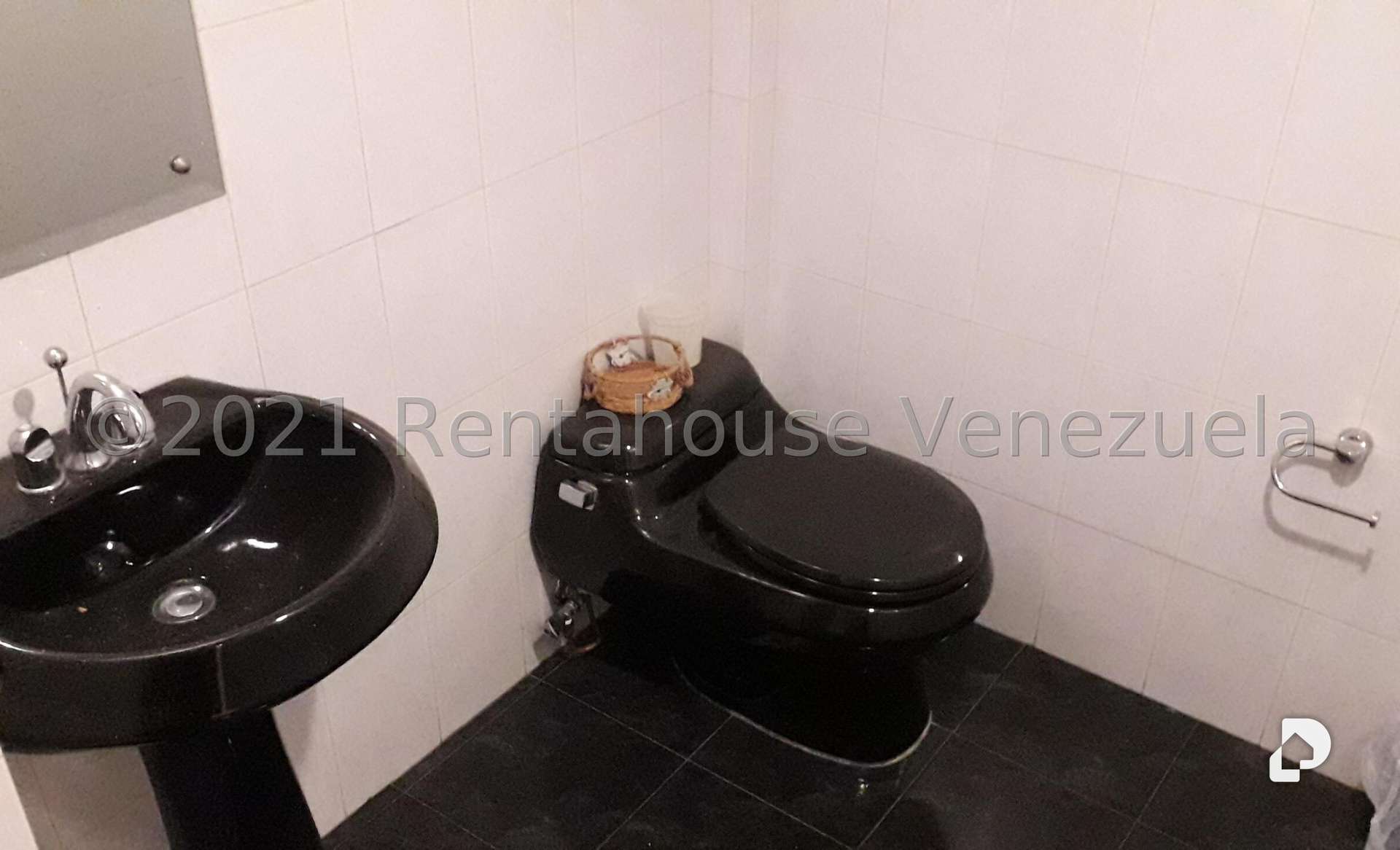 Local comercial en Los Chaguaramos, Caracas – 18