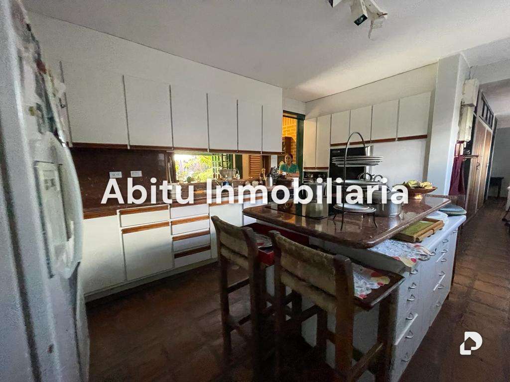 House in La Lagunita, Caracas – 12