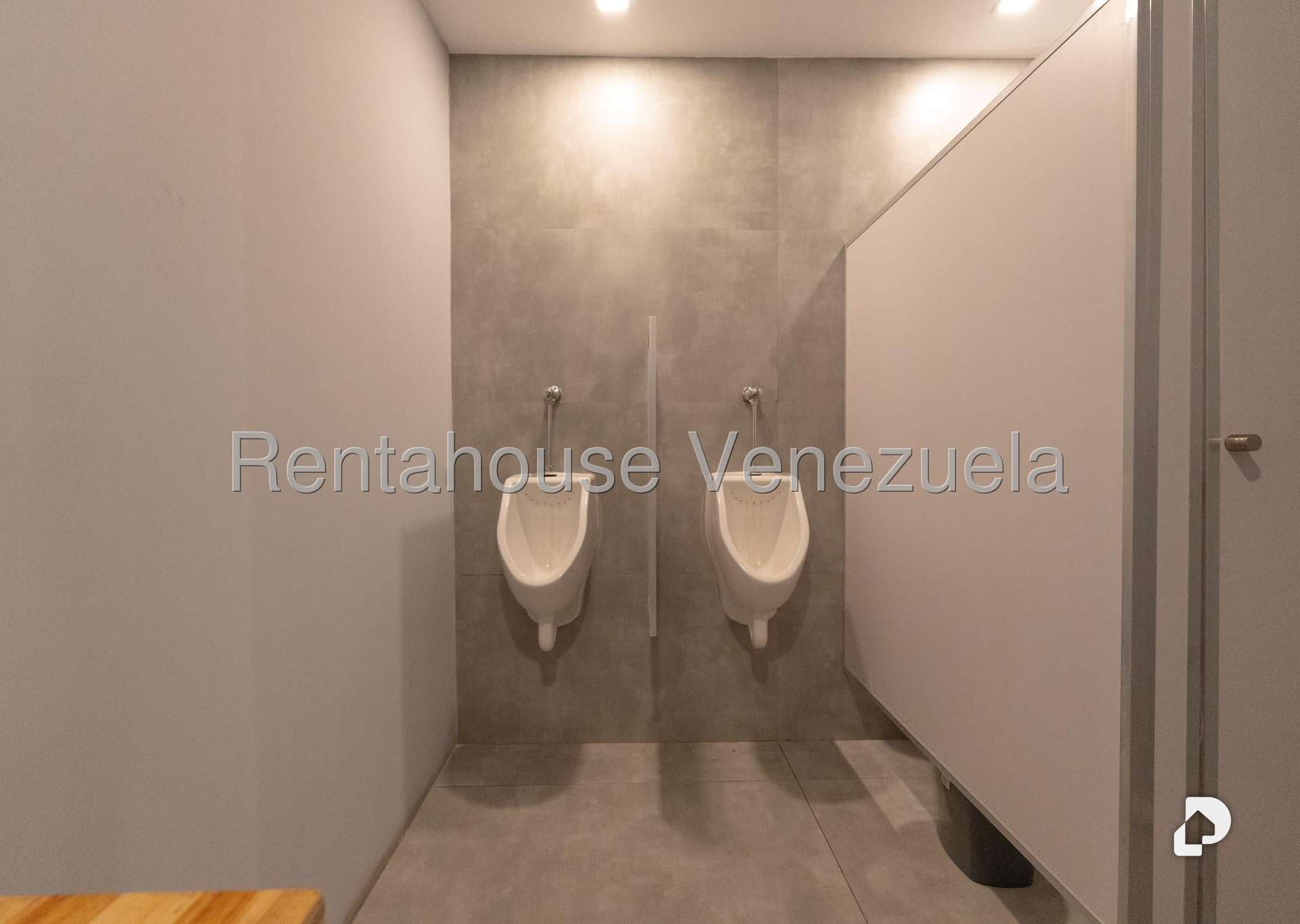 Local comercial en El Hatillo, Caracas – 23