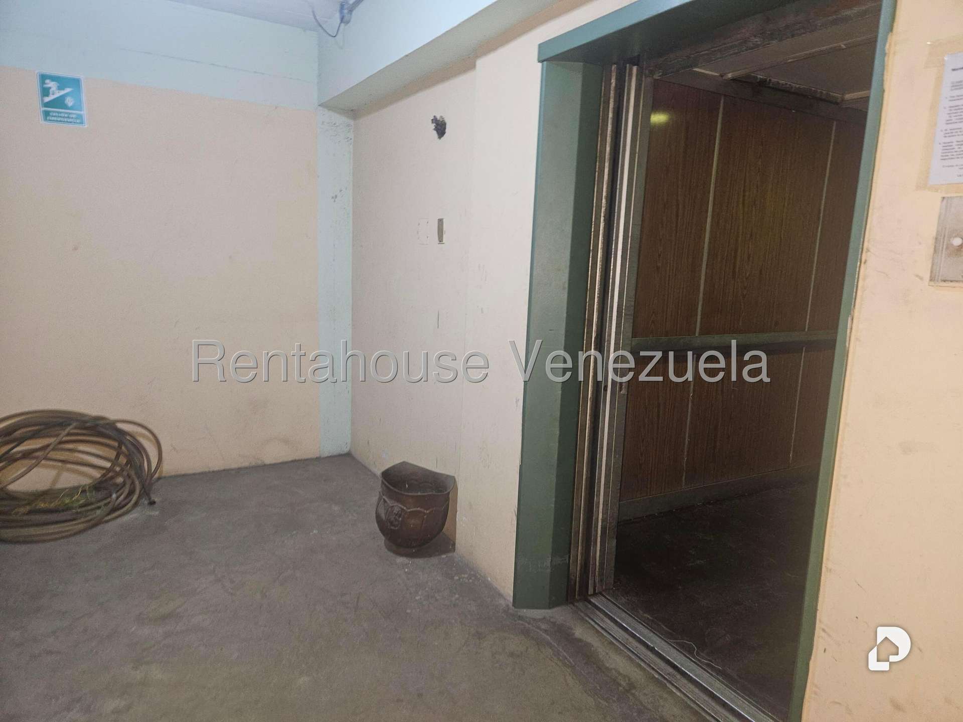 Local comercial en La Yaguara, Caracas – 16