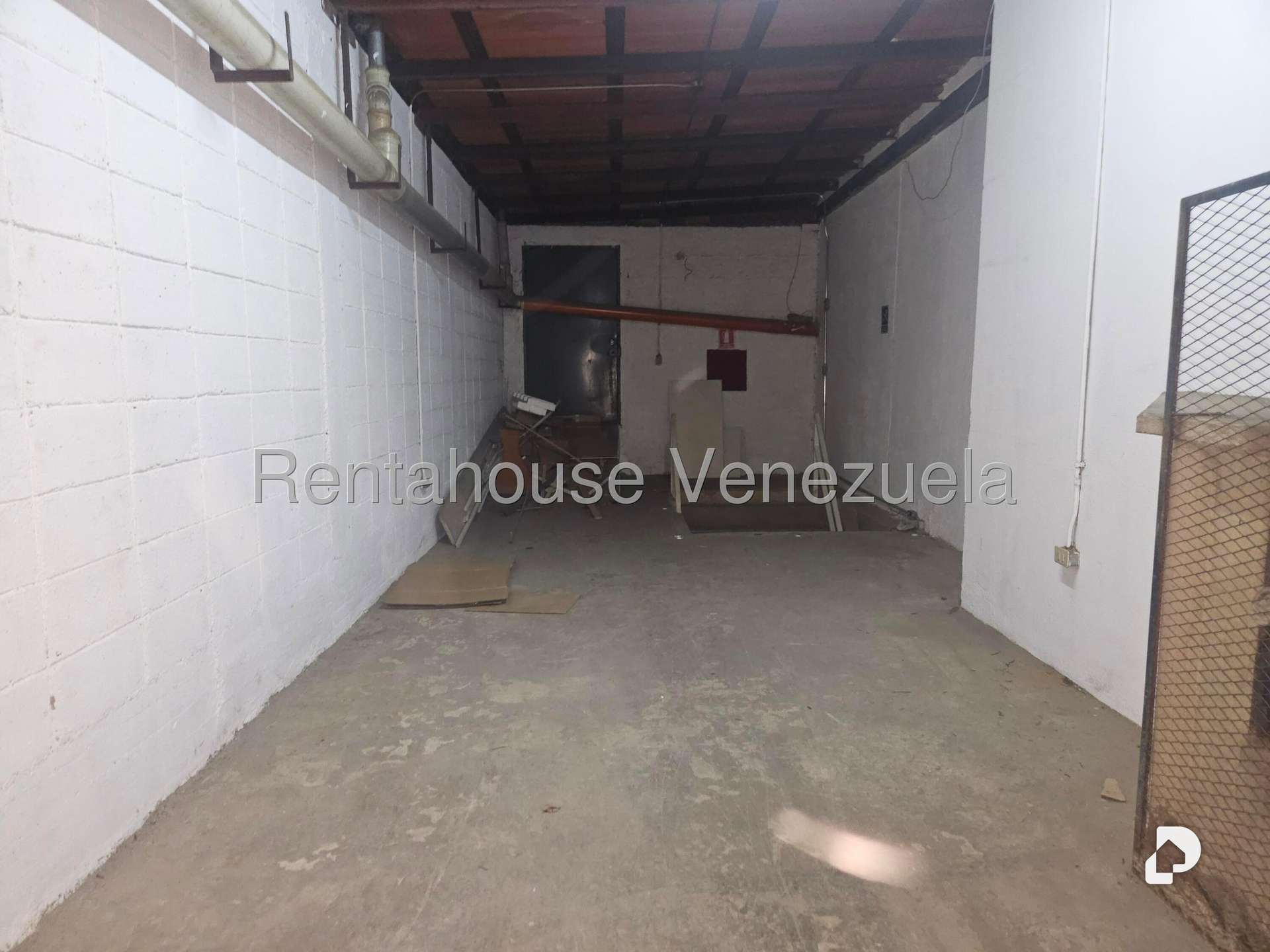 Local comercial en La Yaguara, Caracas – 24