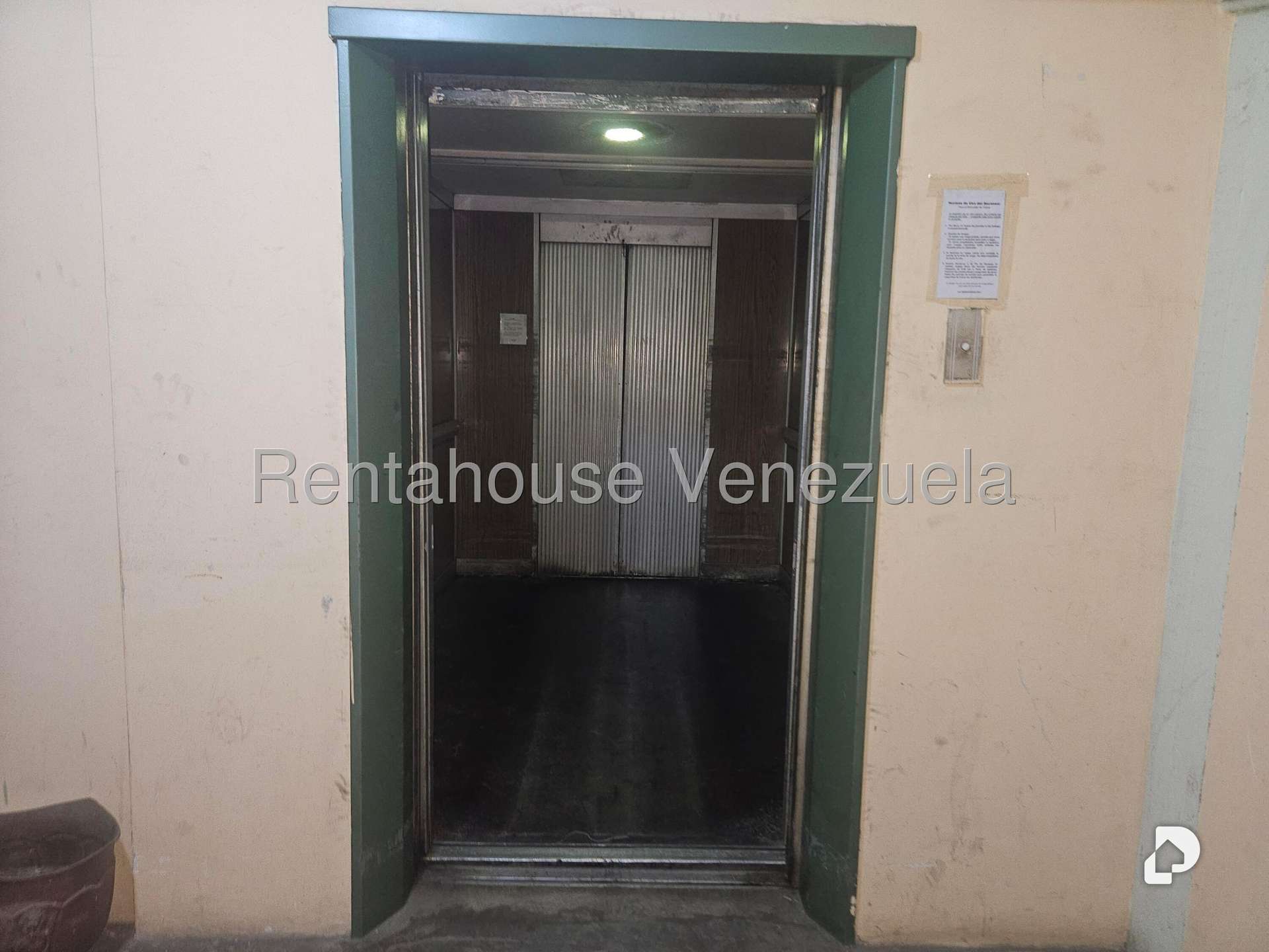 Local comercial en La Yaguara, Caracas – 18