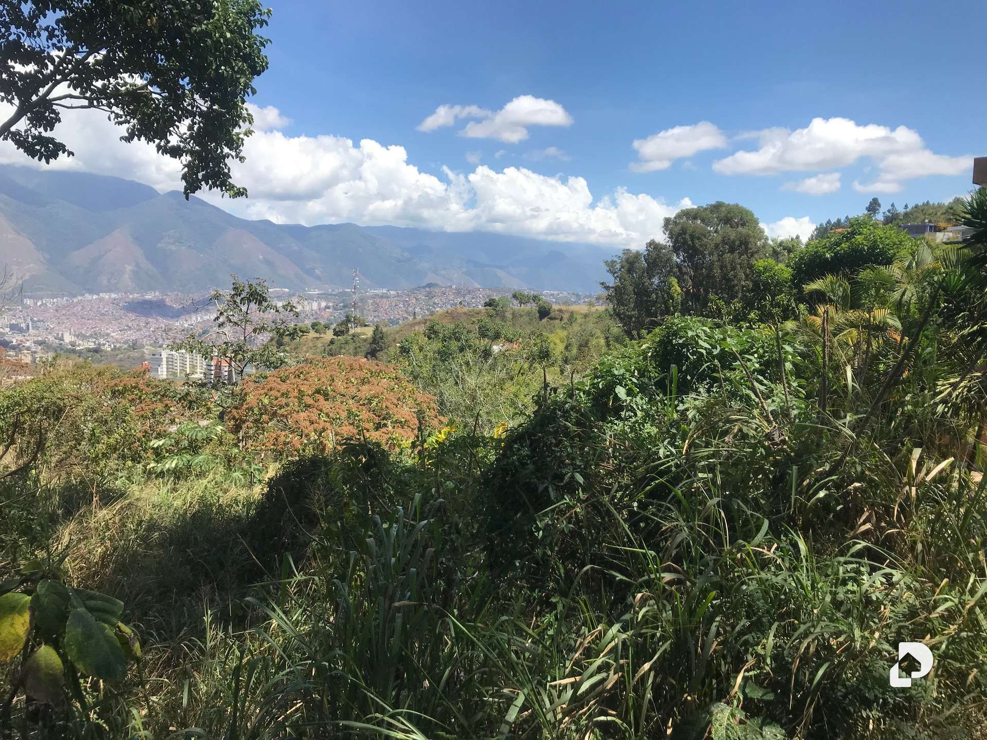 Terreno en Alto Hatillo, Caracas – 2