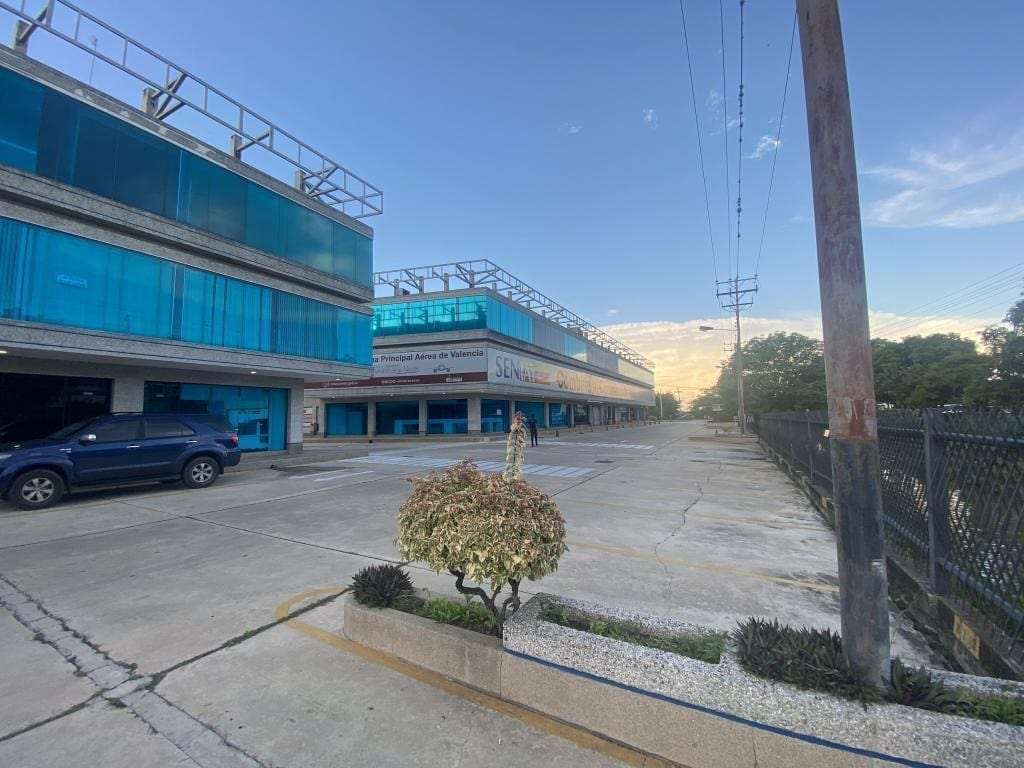 Local comercial en Zona Industrial, Valencia - 1