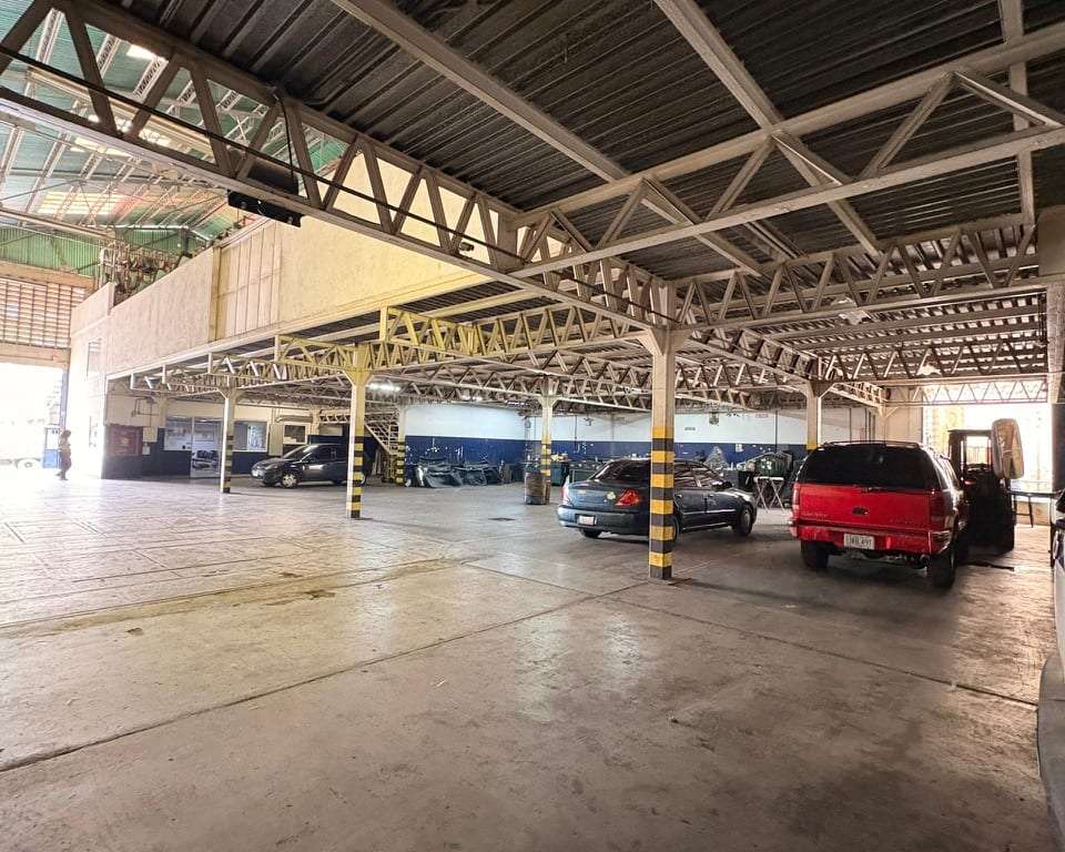 Warehouse in La Urbina, Caracas - 1
