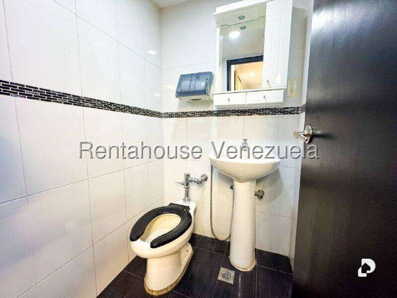 Local comercial en El Rosal, Caracas – 24