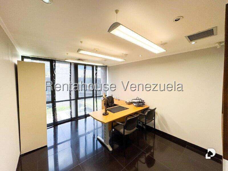 Local comercial en El Rosal, Caracas – 26