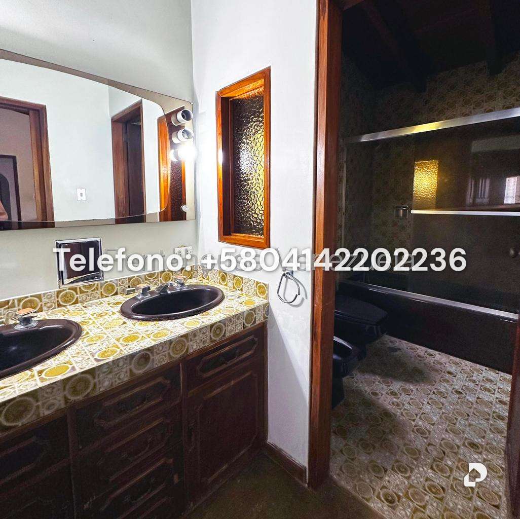 House in La Lagunita Country Club, Caracas – 30