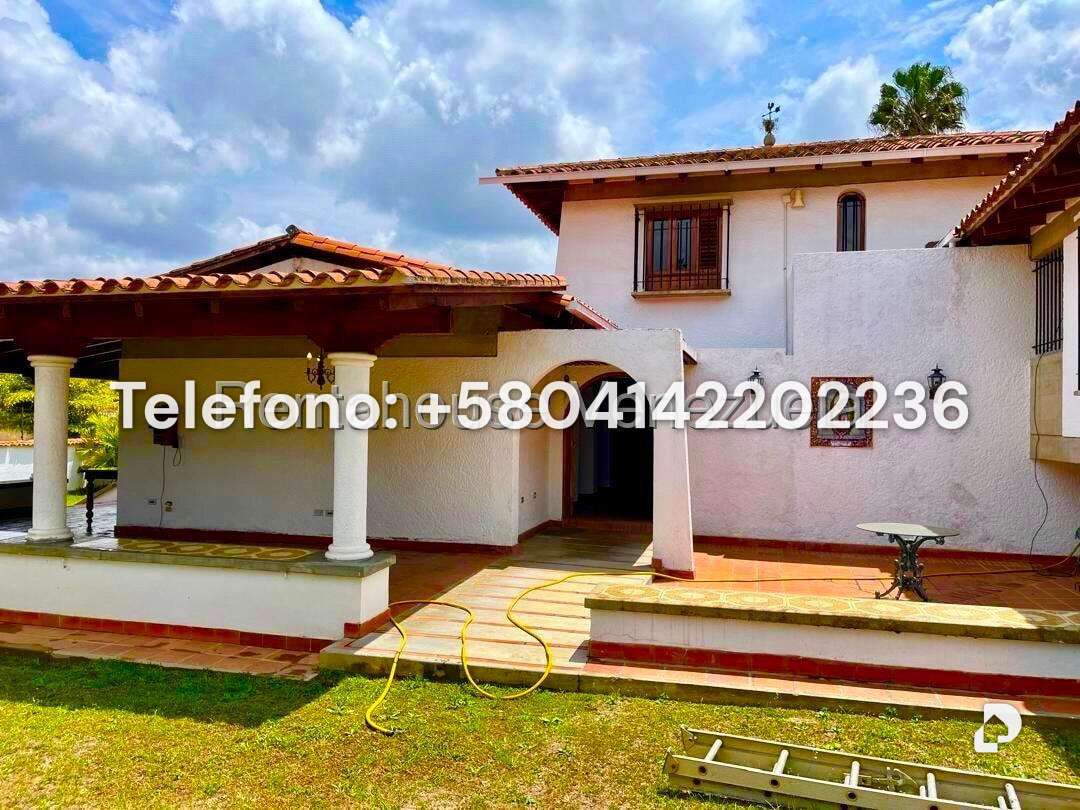 House in La Lagunita Country Club, Caracas – 18