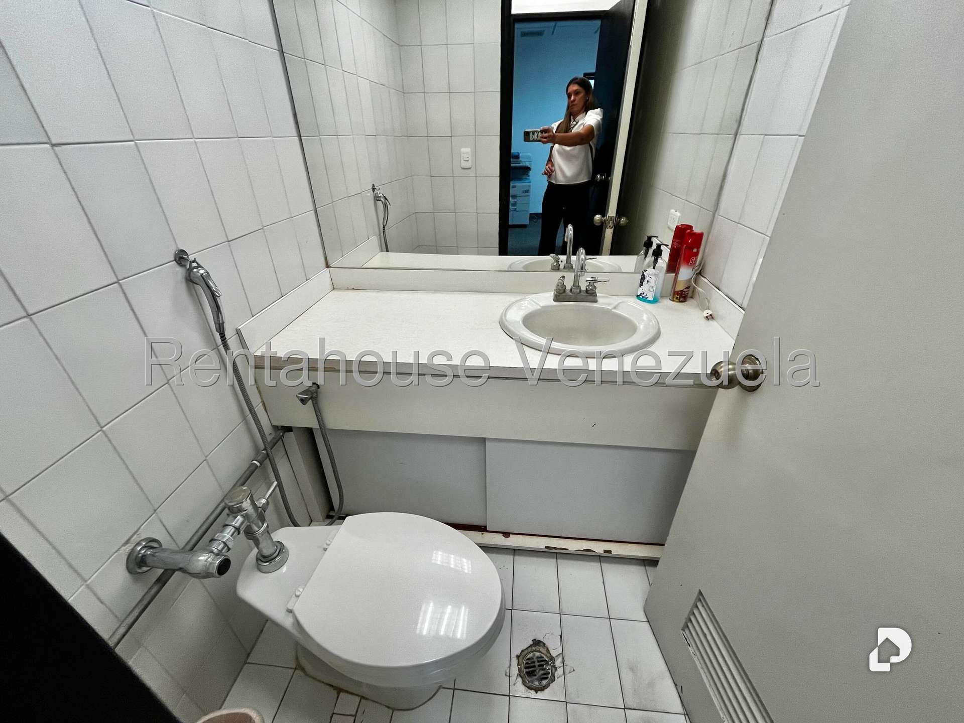 Oficina en La Castellana, Caracas – 28