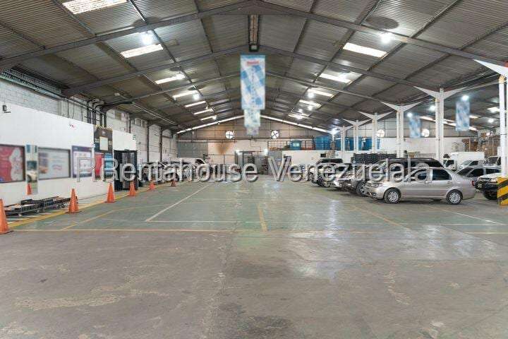 Warehouse in Caracas - 1