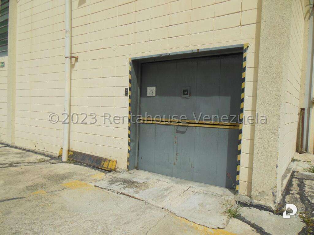Local comercial en La Yaguara, Caracas – 12