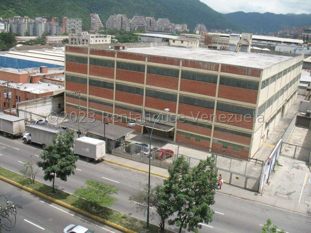 Local comercial en La Yaguara, Caracas - 1