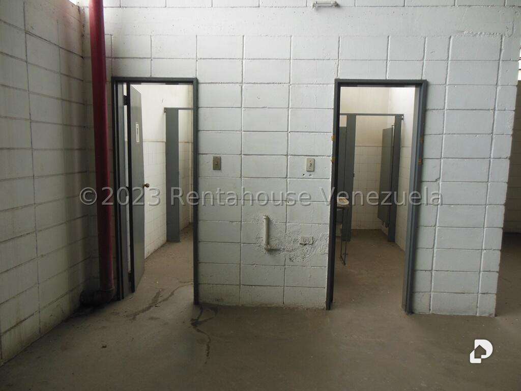 Local comercial en La Yaguara, Caracas – 27
