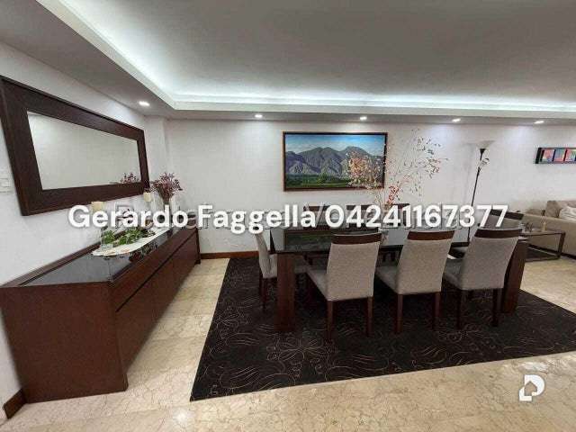 Casa en Alto Prado, Caracas – 26