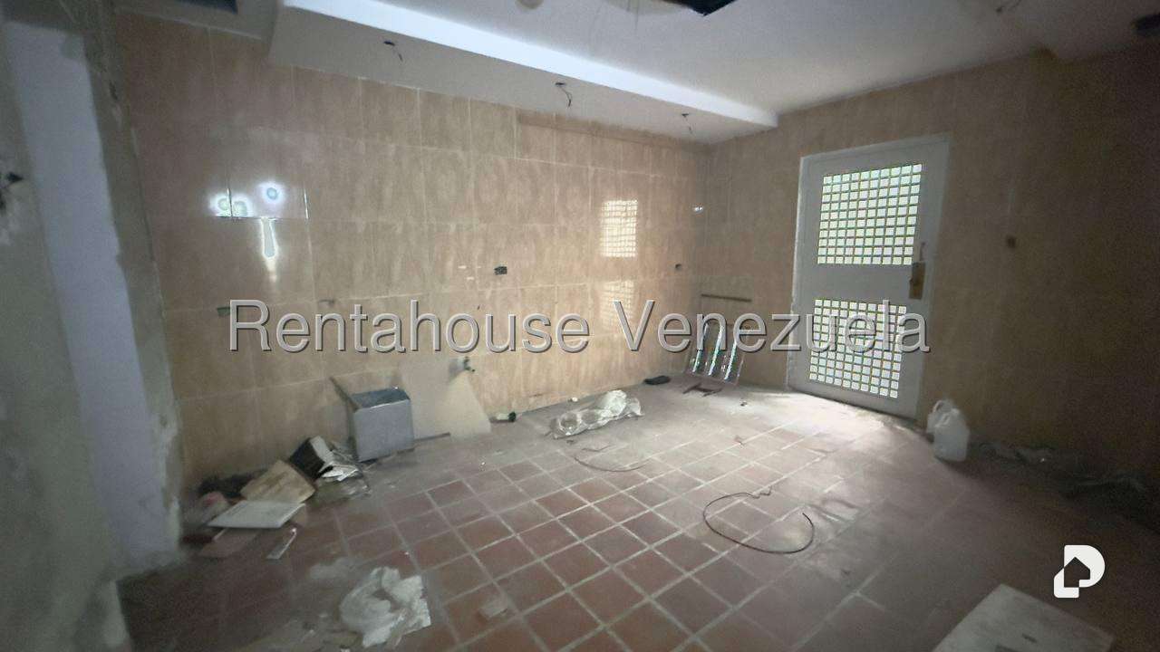 Local comercial en Las Mercedes, Caracas – 24