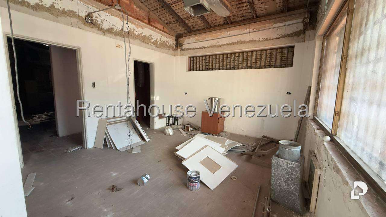 Local comercial en Las Mercedes, Caracas – 30
