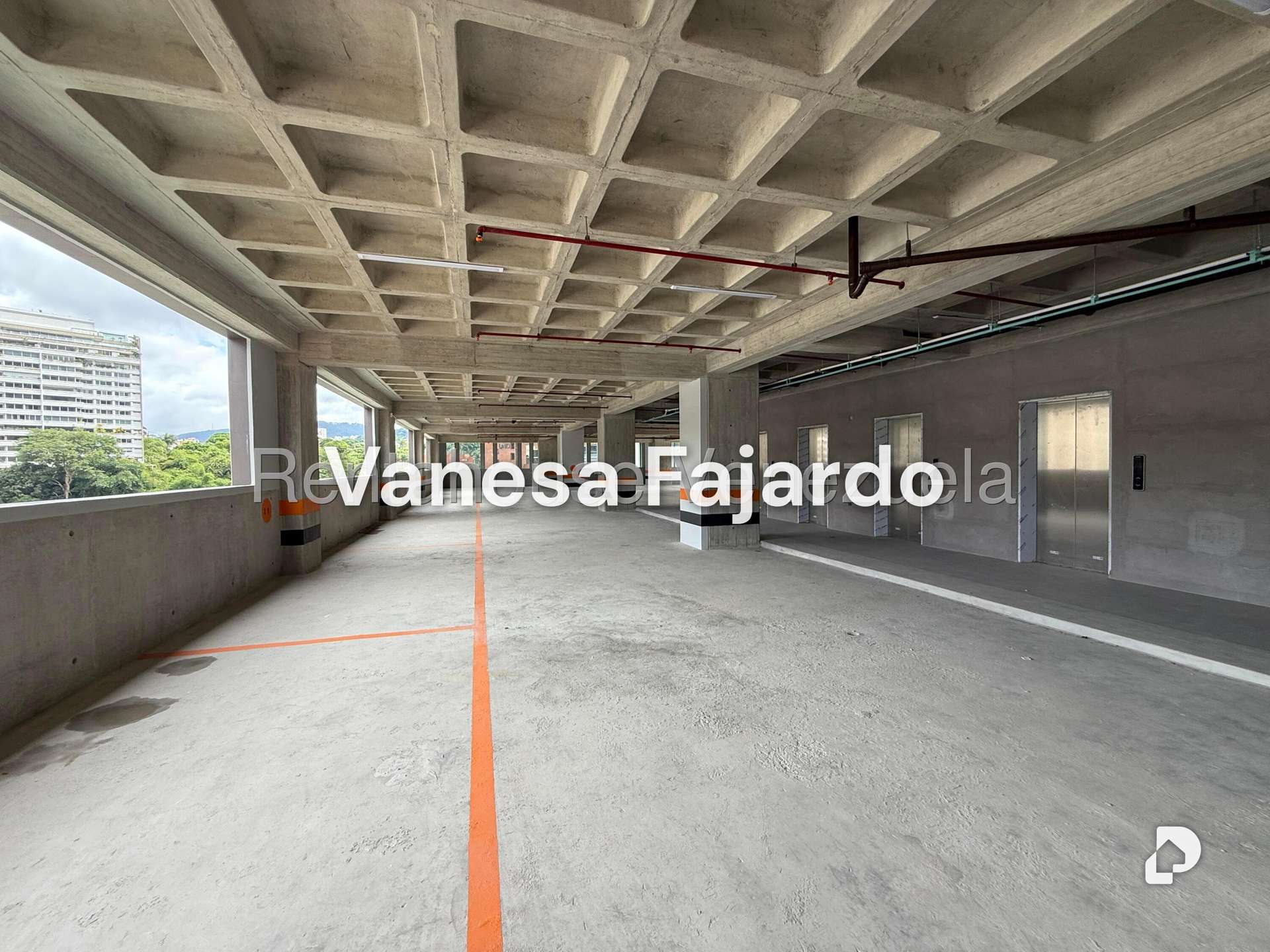 Oficina en Las Mercedes, Caracas – 24