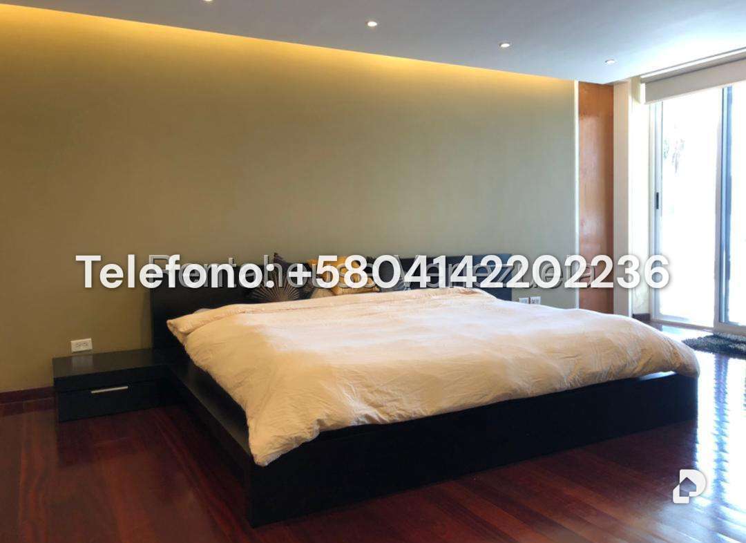 Casa en Prados del Este, Caracas – 24