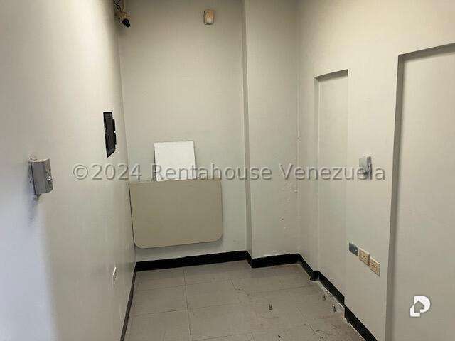 Local comercial en Cementerio, Caracas – 12
