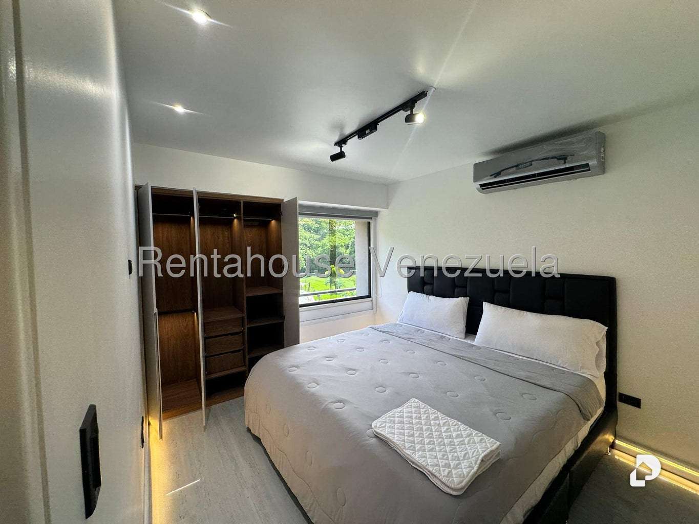 Apartamento en Santa Fe Norte, Caracas – 55