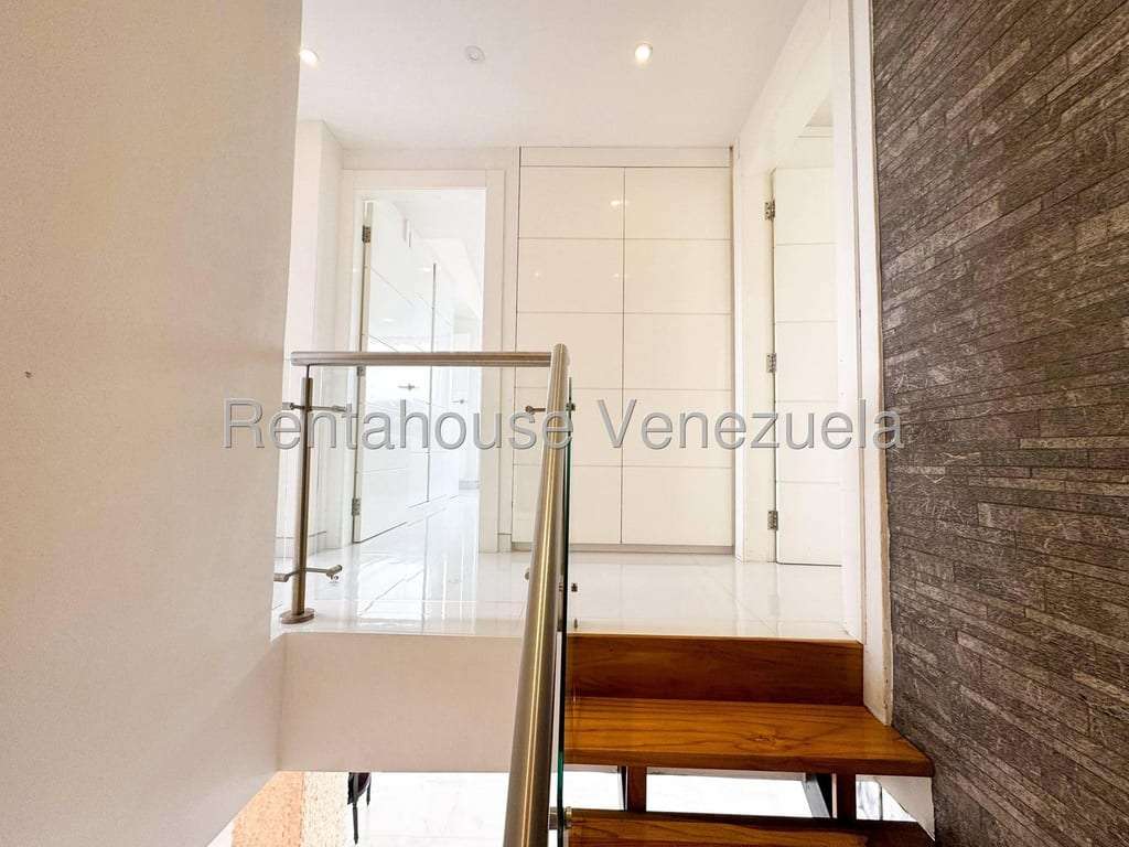 Apartamento en Las Mesetas de Santa Rosa de Lima, Caracas