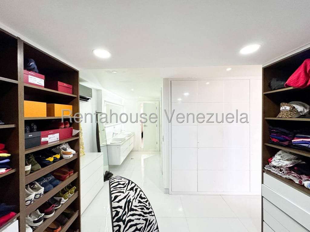 Apartamento en Las Mesetas de Santa Rosa de Lima, Caracas