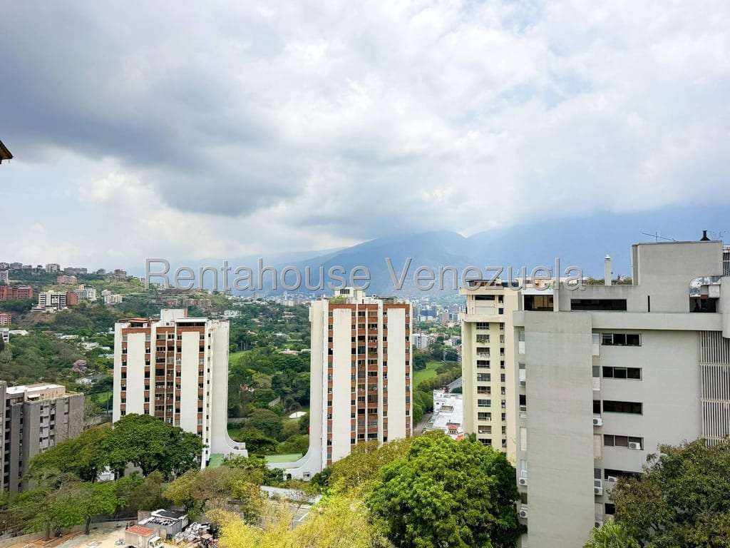 Apartamento en Las Mesetas de Santa Rosa de Lima, Caracas