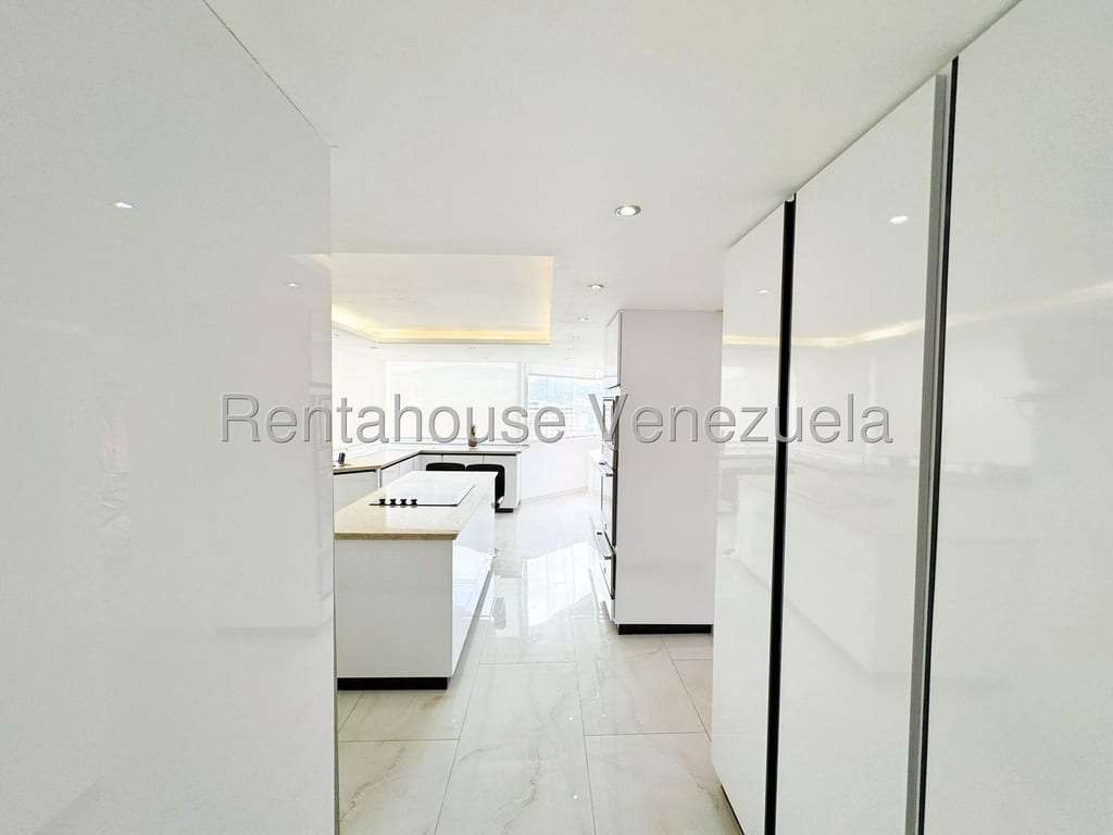 Apartamento en Las Mesetas de Santa Rosa de Lima, Caracas
