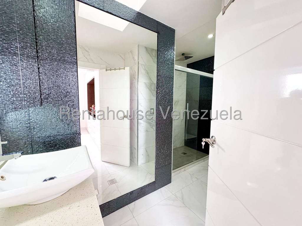 Apartamento en Las Mesetas de Santa Rosa de Lima, Caracas