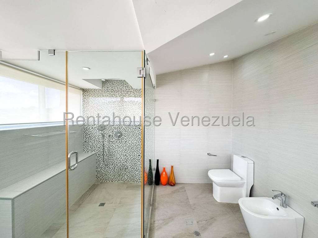 Apartamento en Las Mesetas de Santa Rosa de Lima, Caracas