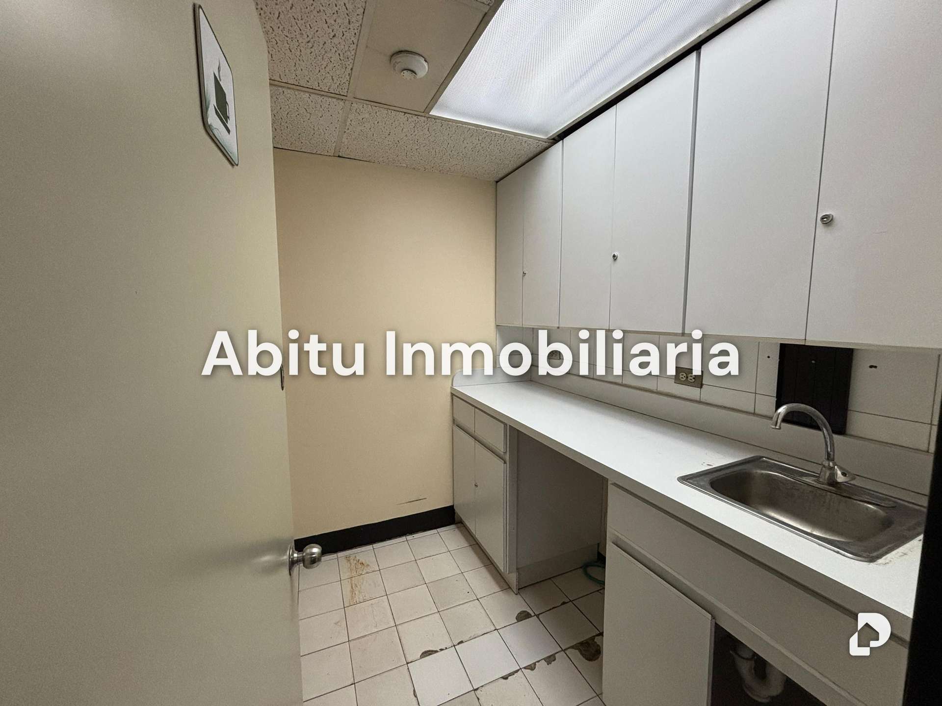 Oficina en La Castellana, Caracas – 13