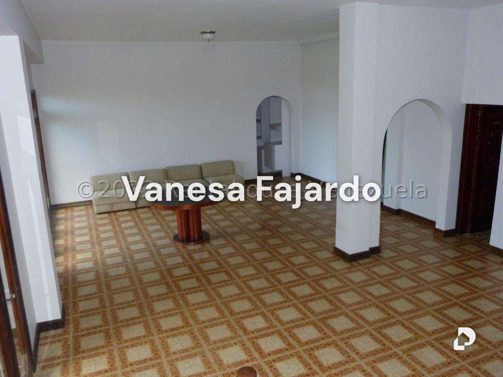 Casa en La Lagunita Country Club, Caracas – 26