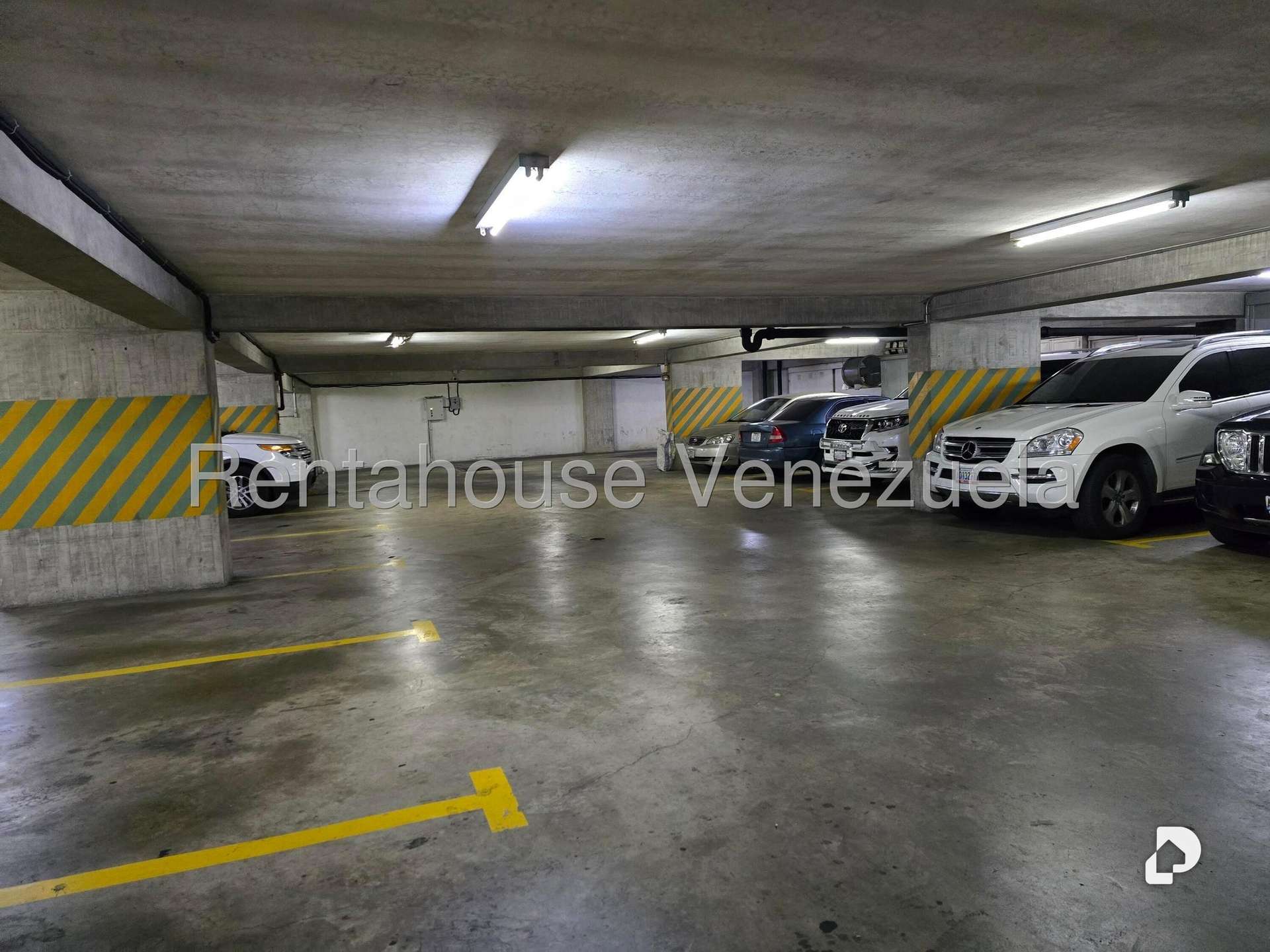 Apartamento en El Rosal, Caracas – 18