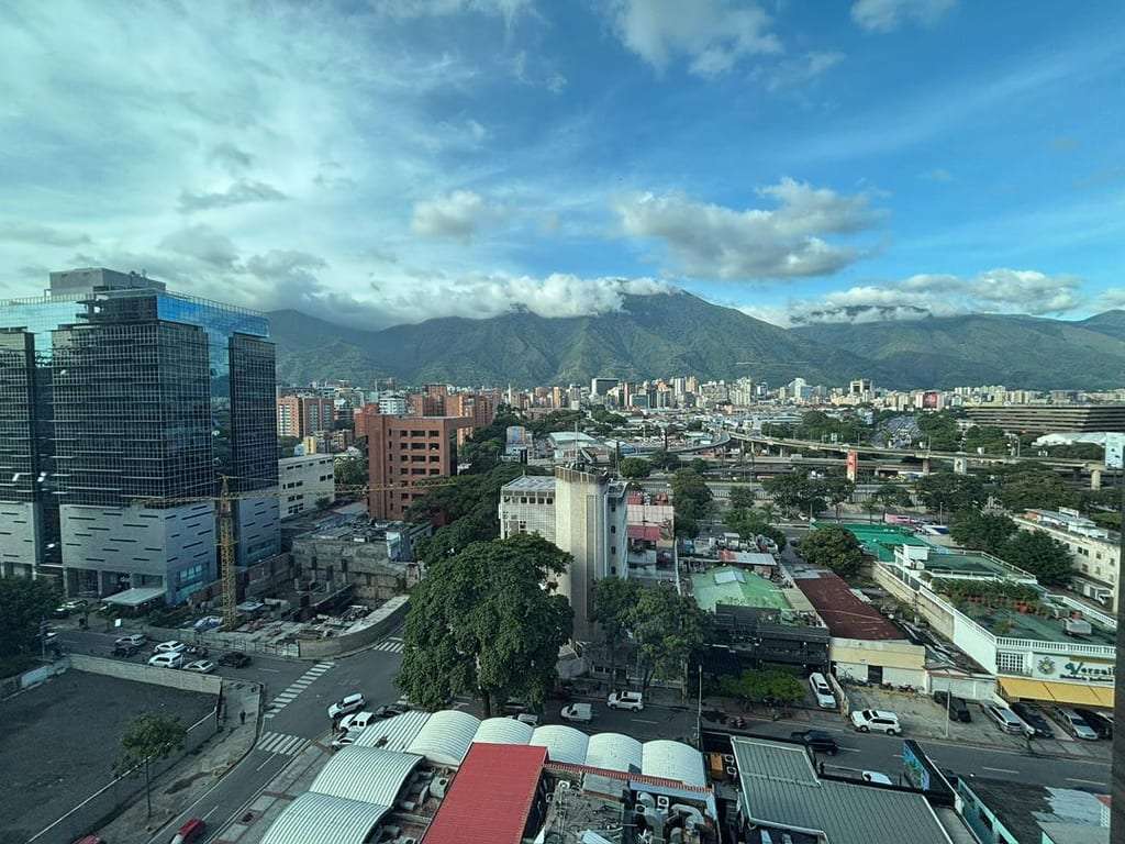 Oficina en Las Mercedes, Caracas - 1